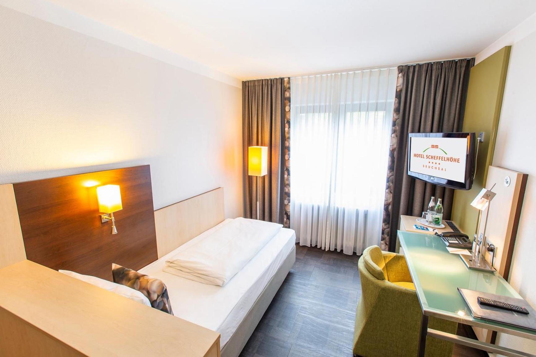 Hotel Scheffelhoehe Bruchsal Exteriör bild