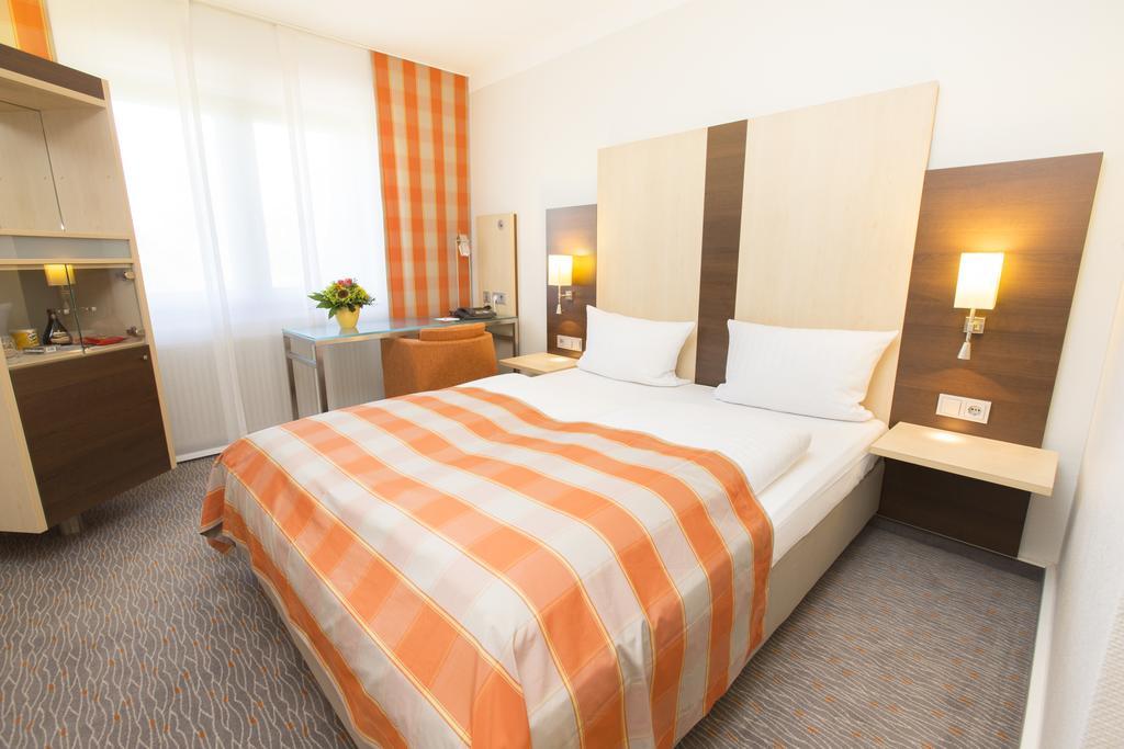 Hotel Scheffelhoehe Bruchsal Exteriör bild