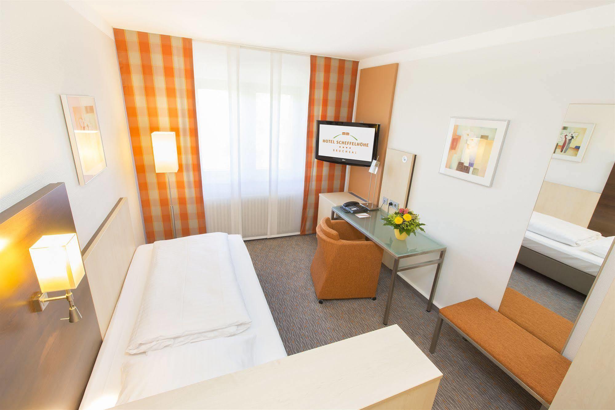 Hotel Scheffelhoehe Bruchsal Exteriör bild
