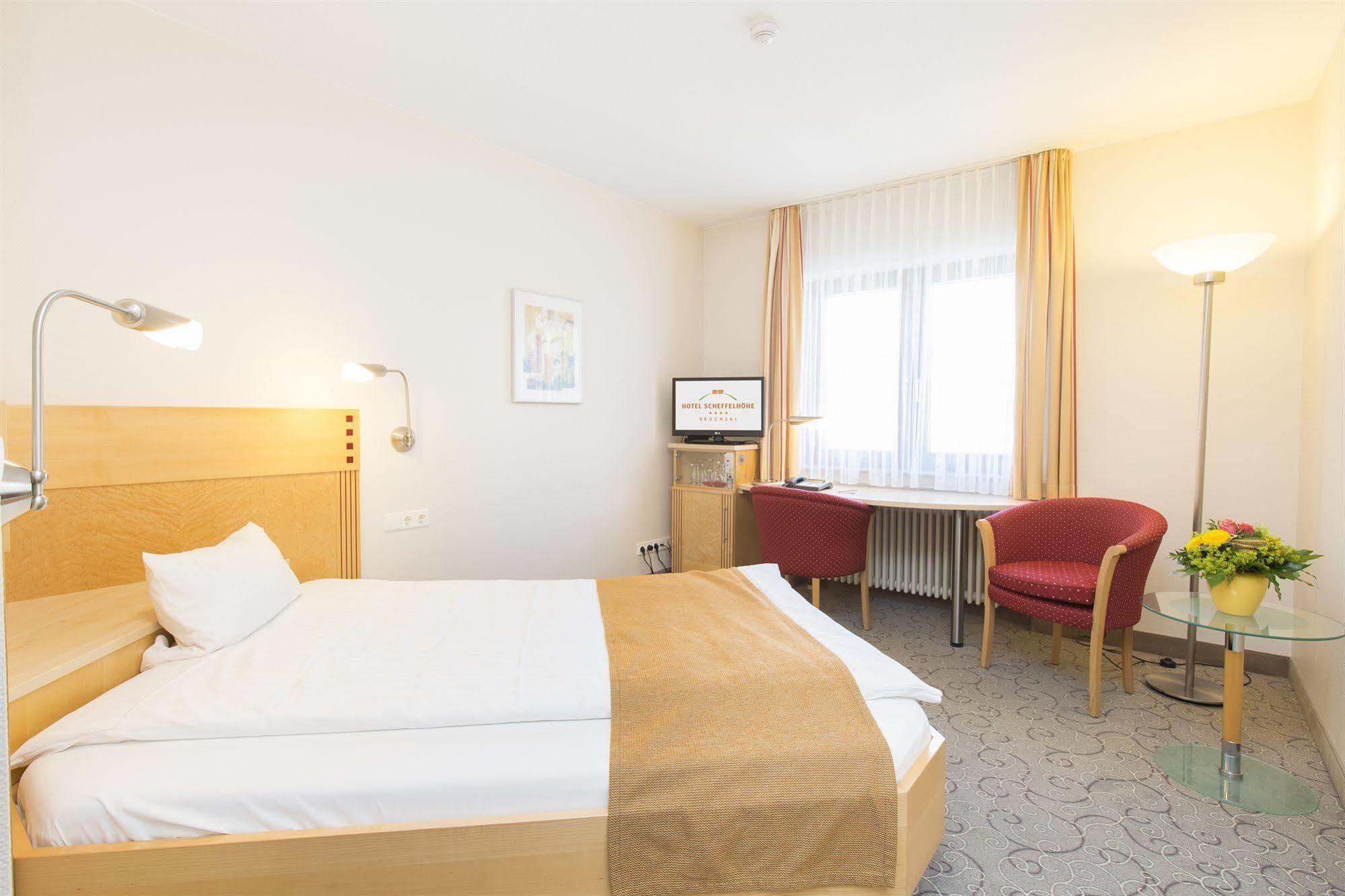 Hotel Scheffelhoehe Bruchsal Exteriör bild